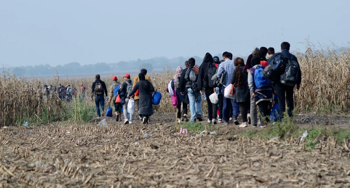 Polska nie zgodzi się na żadne rozwiązania migracyjne, które mogłyby zagrozić bezpieczeństwu kraju lub jego obywateli - podkreślił w sobotę w Monachium szef MSWiA Marcin Kierwiński po zakończeniu Szczytu Migracyjnego. Minister koordynator służb specjalnych Tomasz Siemoniak zapewnił z kolei, że kwestie migracji traktowane są przez polskie władze jako kluczowy element bezpieczeństwa narodowego.