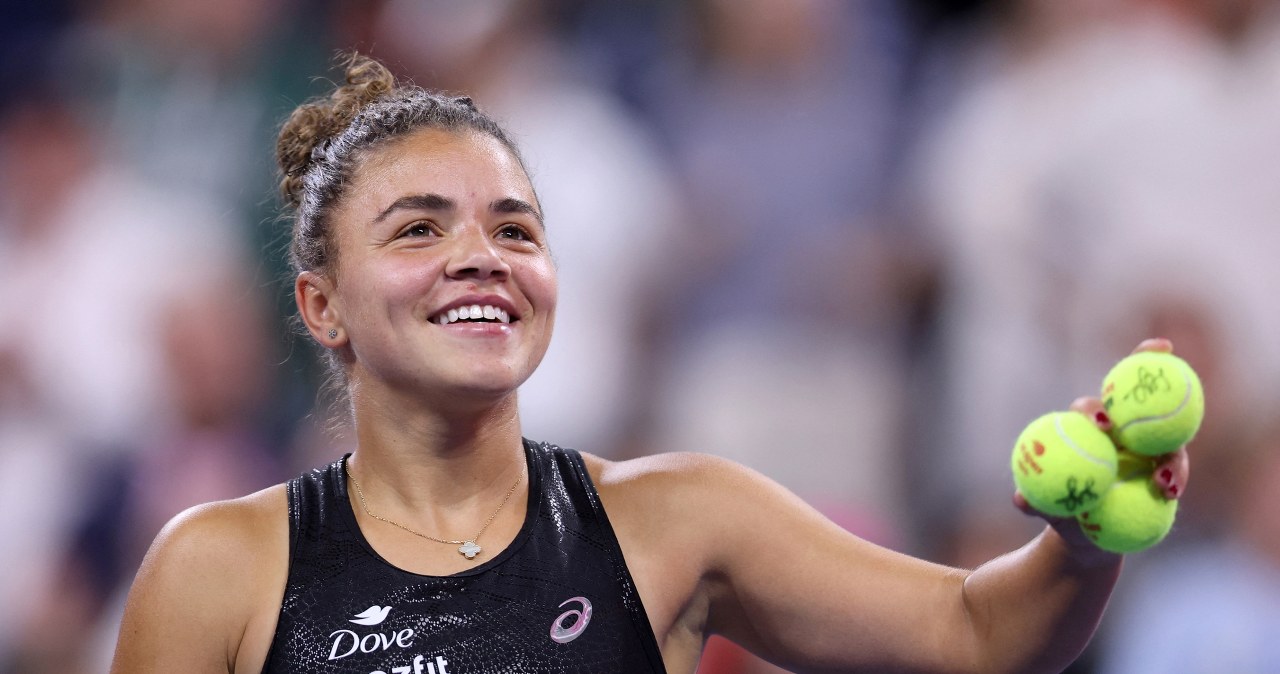 wiadomości,aktualności,Interia Paolini pokonała Świątek. Nagle wskazała palcem na trybuny, miała ważny powód