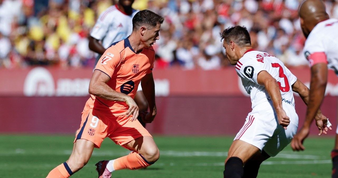 wiadomości,aktualności,Interia Koszmar Lewandowskiego i cztery nokdauny Szczęsnego. Barcelona rozbita w Sewilli