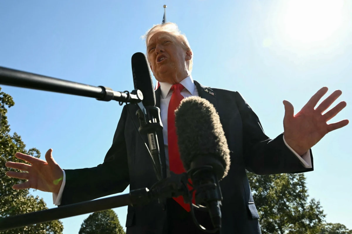 "Jeśli Hamas będzie chciał pozostać u władzy w Strefie Gazy, czeka go całkowite unicestwienie" - odpowiedział Donald Trump na pytanie dziennikarza CNN. W sobotę prezydent USA poinformował, że Izrael zgodził się na "początkową linię wycofania sił" w Strefie Gazy. Dodał, że po potwierdzeniu tego przez Hamas zawieszenie broni natychmiast wejdzie w życie i rozpocznie się wymiana więźniów i zakładników.