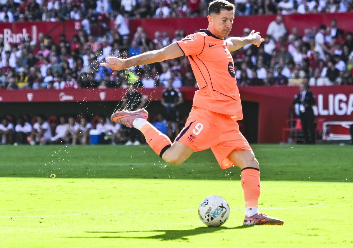 W niedzielnym meczu La Liga Barcelona przegrała na wyjeździe z Sevillą FC 1:4. Robert Lewandowski i Wojciech Szczęsny zagrali w pierwszym składzie "Dumy Katalonii". Kapitan reprezentacji Polski zmarnował rzut karny, nie trafiając w bramkę. Hiszpańskie media ostro skrytykowały polskiego napastnika.