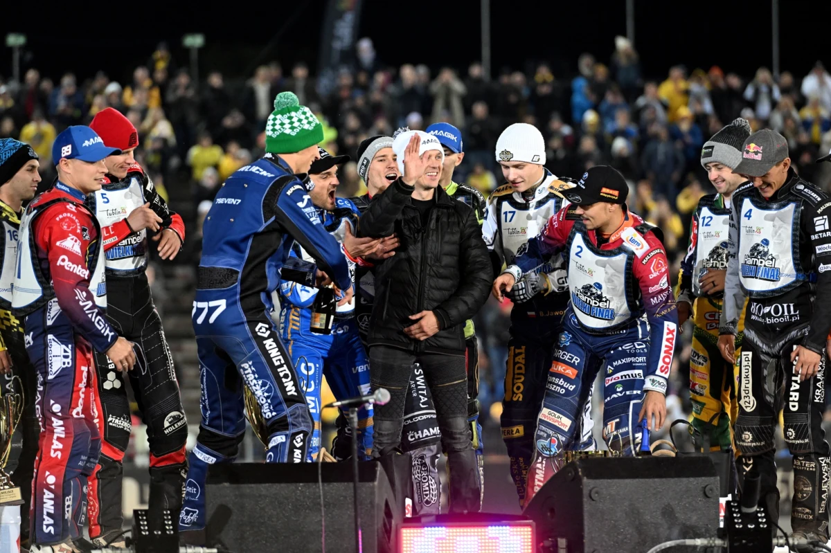 Bartosz Zmarzlik zwyciężył w pożegnalnym turnieju Jarosława Hampela, który odbył się w Lublinie. Wydarzenie zgromadziło czołowych żużlowców oraz tłumy kibiców, by uhonorować jednego z najwybitniejszych polskich zawodników ostatnich dekad.