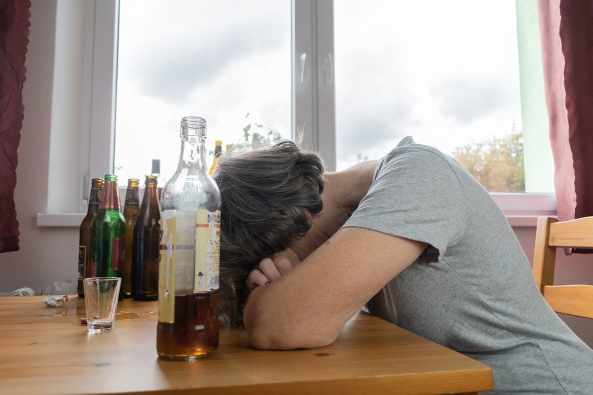 Alkohol jest zbyt łatwo dostępny? Większość Polaków nie ma wątpliwości