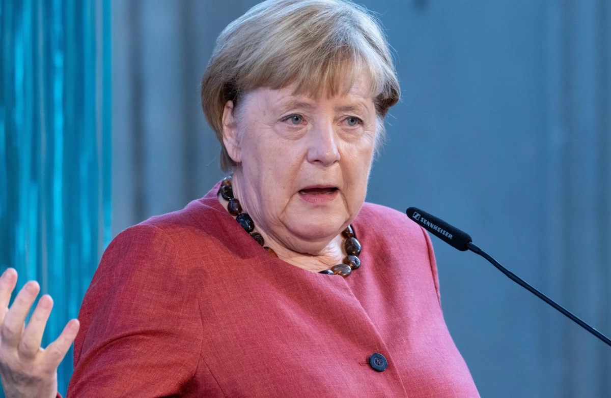 Była kanclerz Niemiec Angela Merkel w wywiadzie udzielonym węgierskiemu kanałowi internetowemu "Partizan" miała obarczyć Polskę oraz państwa bałtyckie współodpowiedzialnością za zerwanie relacji dyplomatycznych między Rosją a Unią Europejską - a tym samym, pośrednio, także za rosyjską agresję na Ukrainę, do której doszło kilka miesięcy później. Słowa Merkel przytoczył niemiecki dziennik "Bild". Jak się okazuje, Merkel nie wypowiedziała słów o "współwinie Polski za wojnę Putina" - to przedstawiona przez dziennik "Bild" interpretacja jej wypowiedzi.