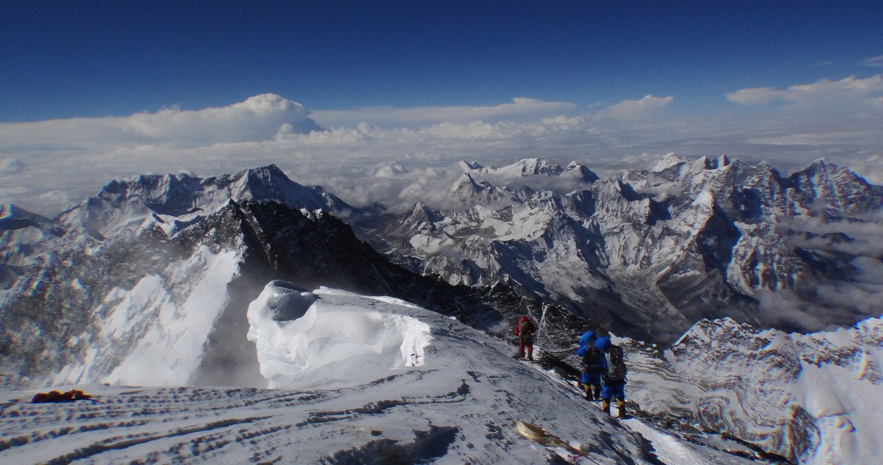 Setki osób uwięzione. Trwa akcja ratunkowa na Mount Everest