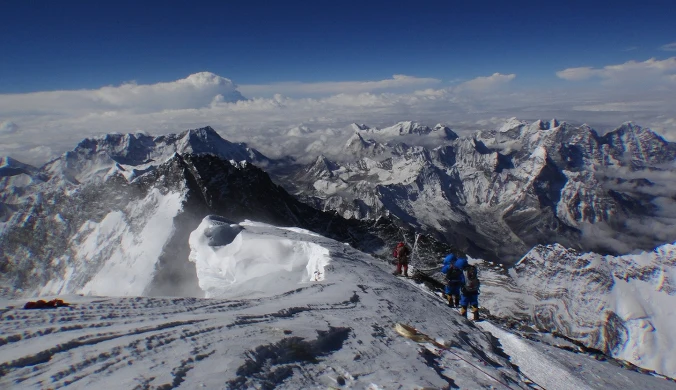 Setki osób uwięzione. Trwa akcja ratunkowa na Mount Everest
