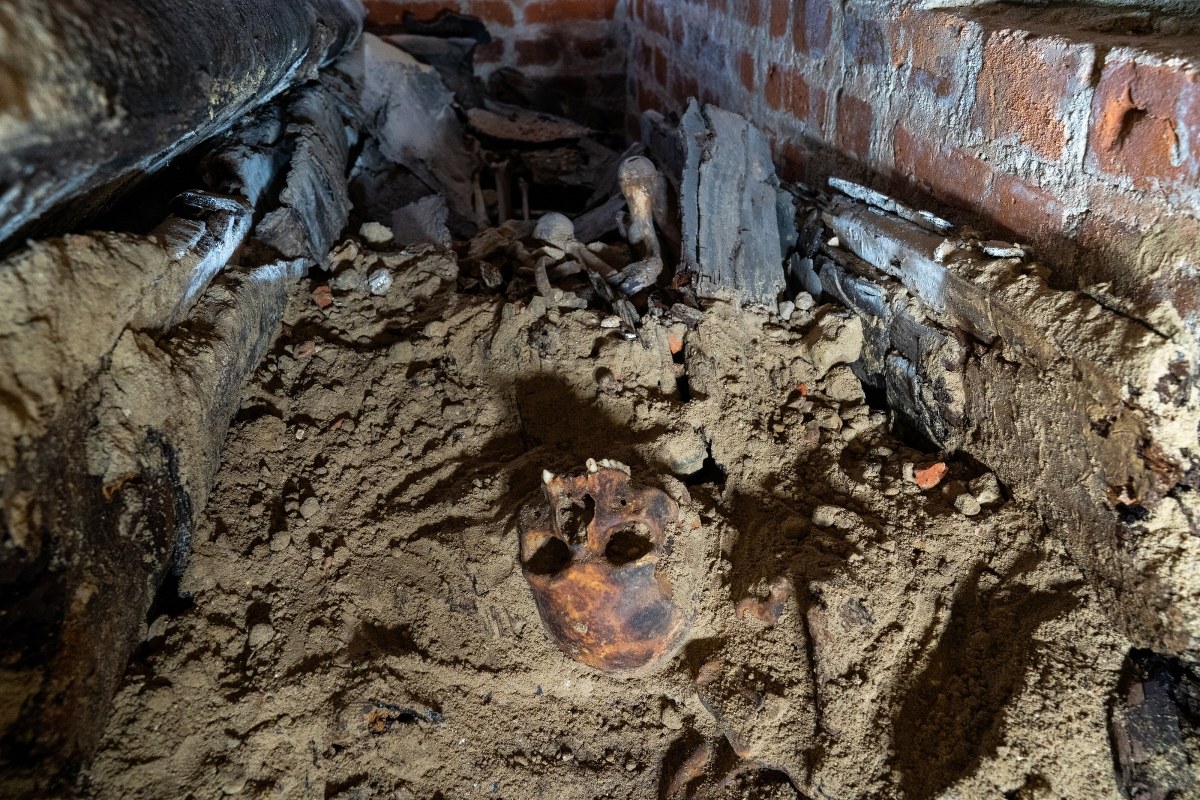 Były ukryte przez wieki. Sensacyjne odkrycie w krypcie pod klasztorem