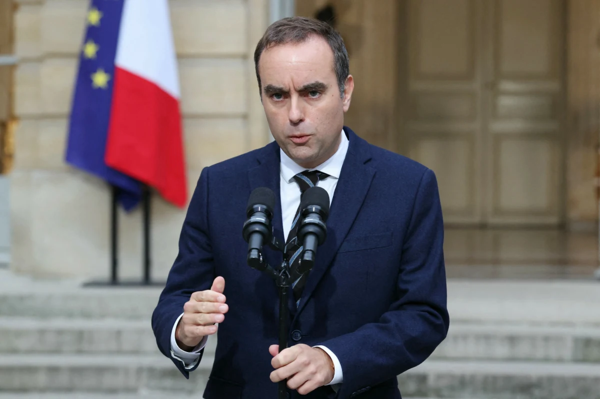 Premier Francji Sebastien Lecornu podał się do dymisji. Prezydent Emmanuel Macron ją przyjął. Lecornu został powołany na szefa rządu 9 września. Jest najkrócej rządzącym premierem w dziejach V Republiki, czyli od 1958 roku.