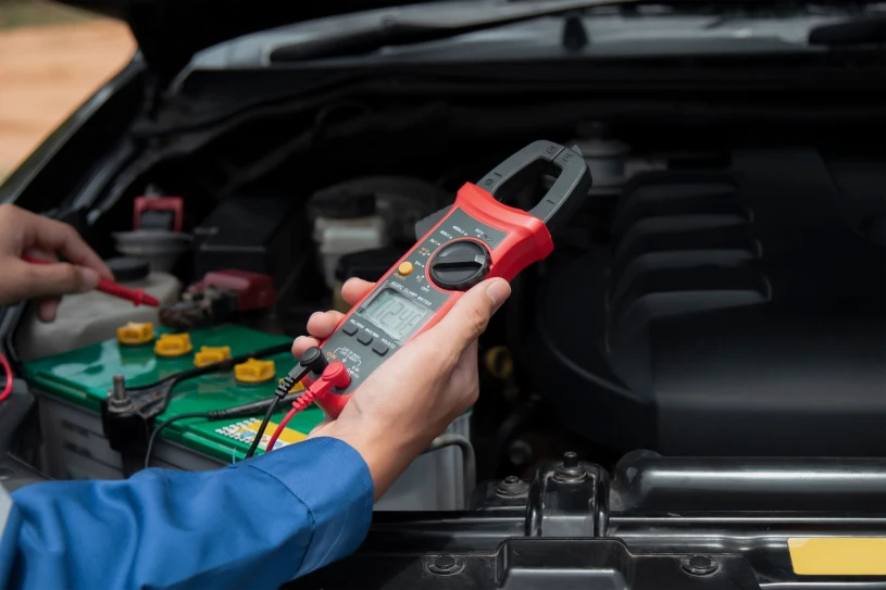 Tak sprawdzisz, czy akumulator jest dobry. Niezawodny sposób