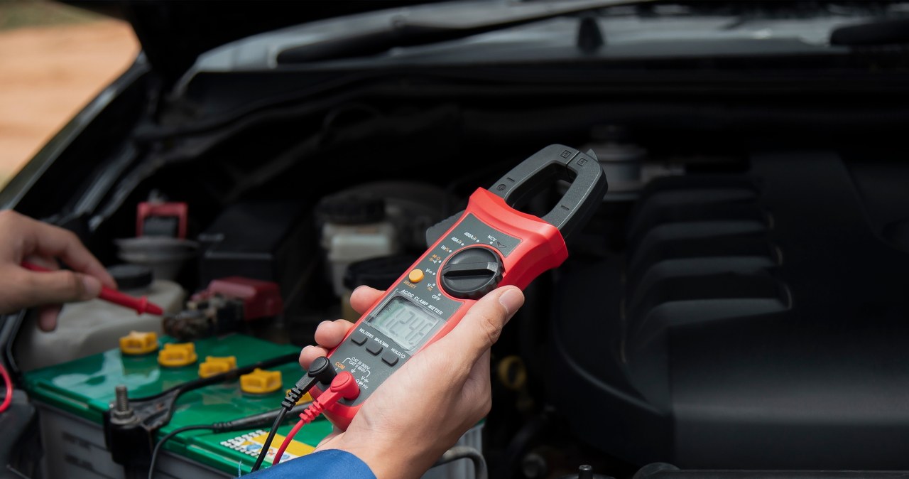Tak sprawdzisz, czy akumulator jest dobry. Niezawodny sposób