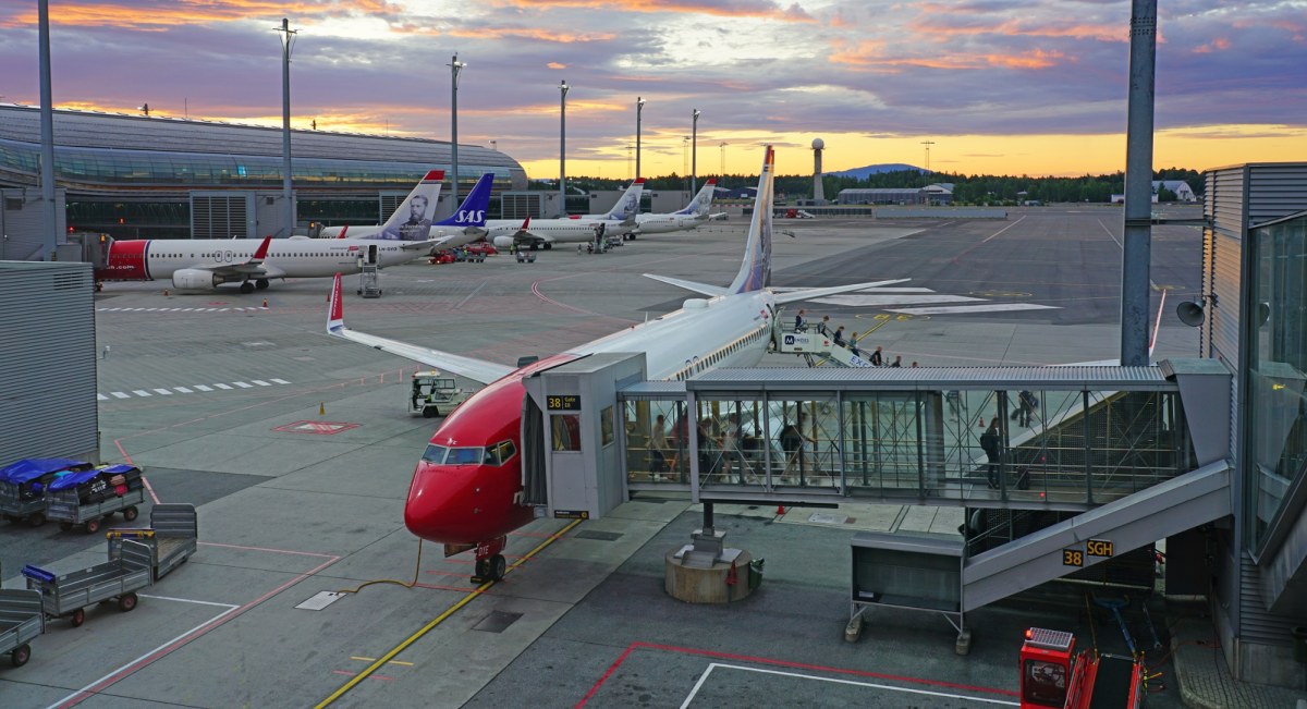 Samolot z Polski musiał czekać na lądowanie. Powodem drony