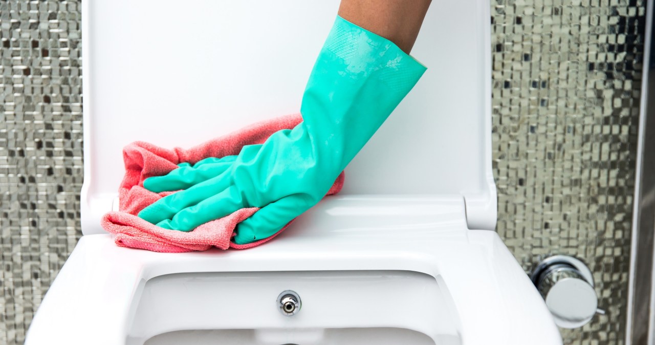 Wsyp do muszli i odczekaj kwadrans. Toaleta odzyska blask i świeży zapach