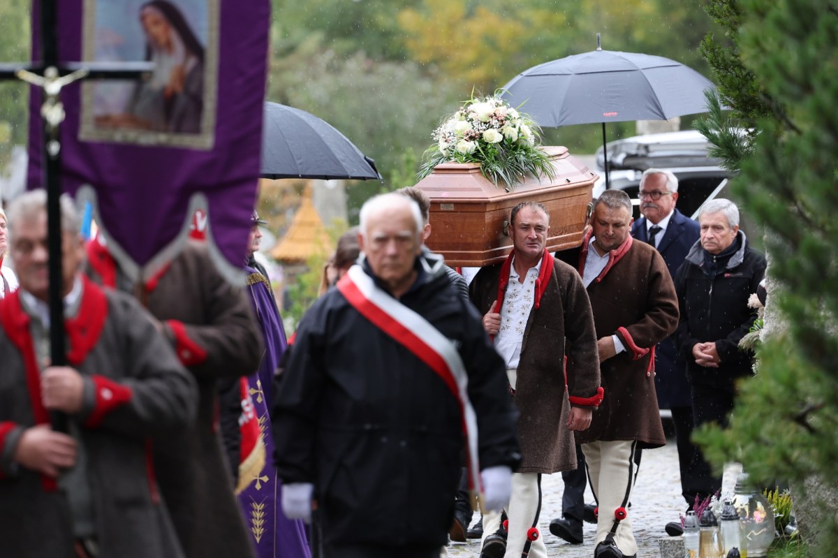 Pożegnano legendę narciarstwa. Tak wyglądał pogrzeb Doroty Tlałki-Mogore