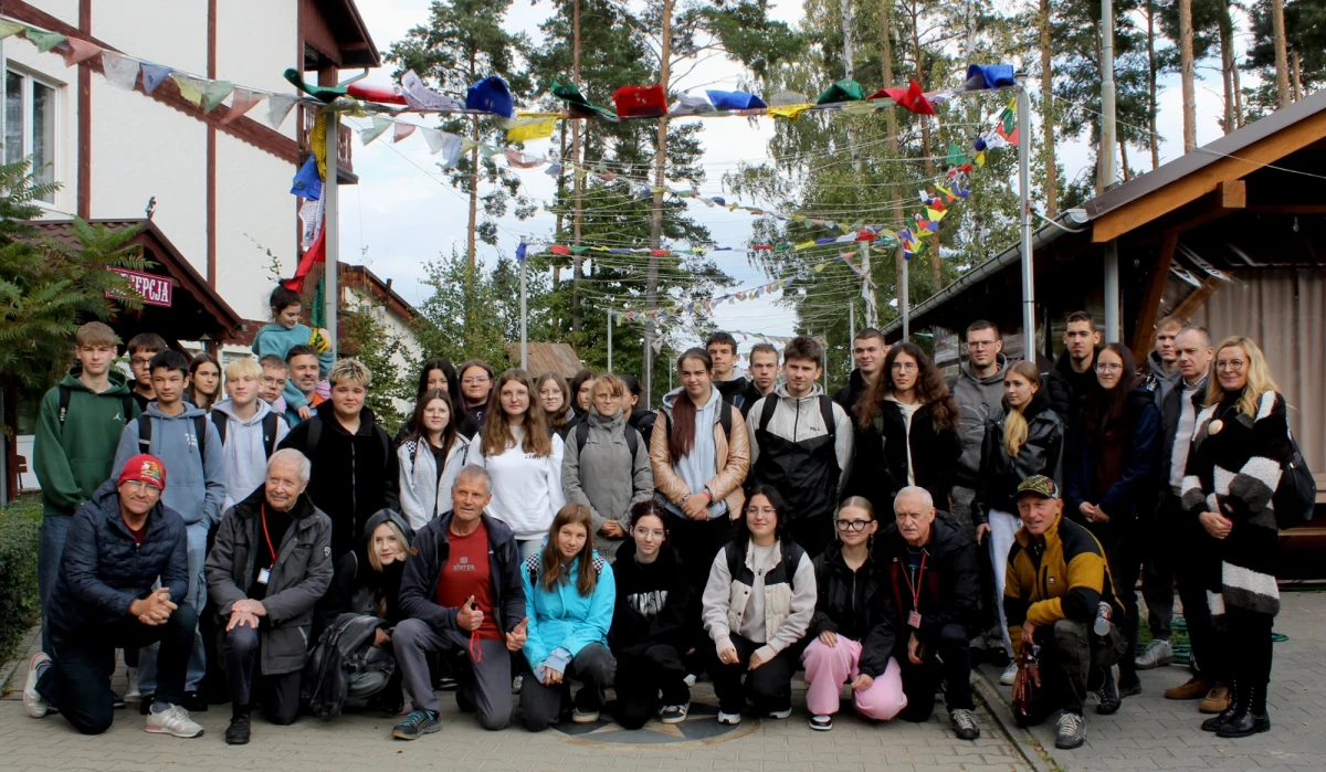 ​Przez cztery dni w Radzyniu koło Zielonej Góry miłośnicy podróży z całej Polski mieli możliwość obcować z Himalajami, Karakorum, Andami, Alpami słuchając i oglądając prezentacje kilkunastu prelegentów, w tym Krzysztofa Wielickiego, Ryszarda Pawłowskiego, Aleksandra Lwowa, Janusza Onyszkiewicza, Leszka Cichego, czy Moniki Witkowskiej. Oprócz górskich wspomnień i opowieści  uczestnicy mieli praktyczne warsztaty przygotowujące do aktywnego chodzenia po górach.