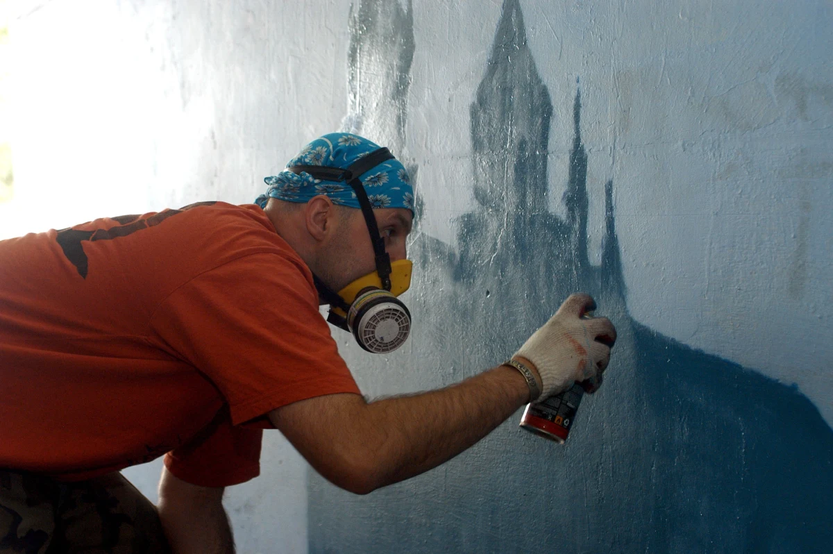 Kilkaset metrów kwadratowych jakościowego, a co najważniejsze legalnego graffiti powstanie w najbliższą sobotę w Krakowie. Ponad 50 artystów z całej Polski będzie malowało je na podporach nowych estakad kolejowych pomiędzy ulicami Dietla i Miodową w centrum Krakowa. Akcja zainauguruje miejską inicjatywę KRK Walls.