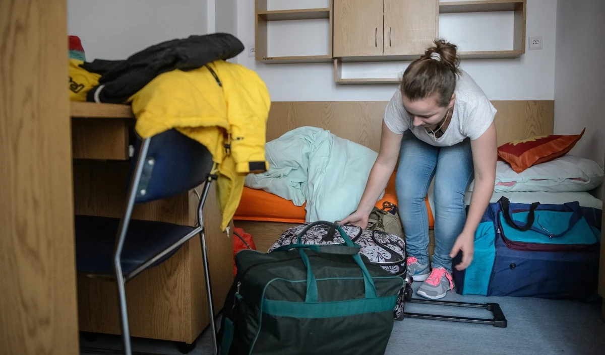 ​Kieleckie akademiki w rozpoczętym właśnie roku akademickim są prawie pełne. Politechnika Świętokrzyska dysponuje ponad 1400 miejscami, a Uniwersytet Jana Kochanowskiego - ok. 700. Większość pokoi jest już zajęta.