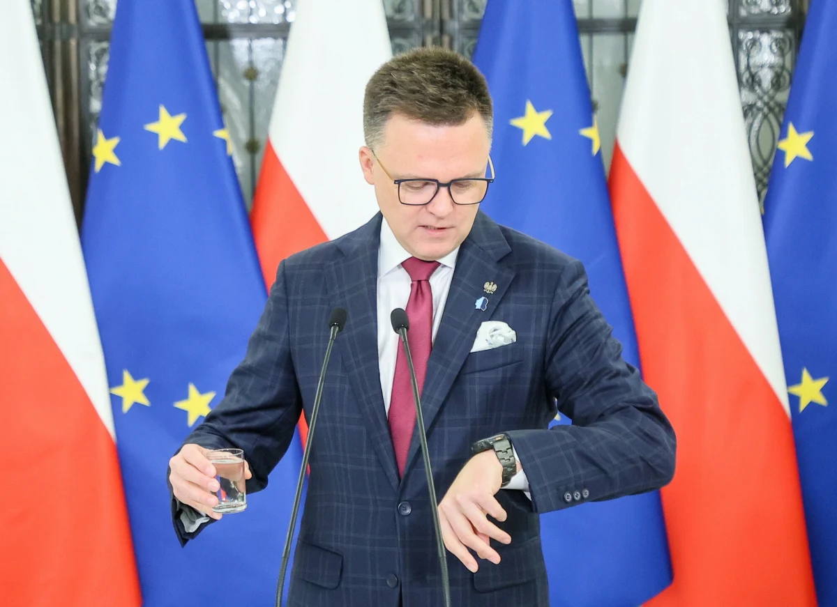 Nas się rozbić nie da. Gdyby ktoś zaczął podbierać posłów, to chyba oczywiste, że to koniec koalicji - mówił marszałek Sejmu Szymon Hołownia. Skomentował w ten sposób informacje RMF FM o posłach Polski 2050, którzy szukają innych barw partyjnych.