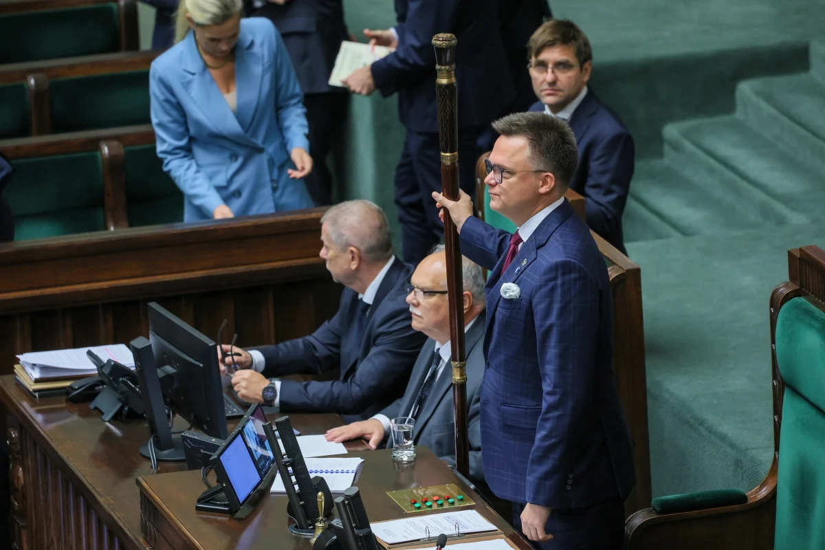 13 listopada Szymon Hołownia oficjalnie złoży rezygnację z funkcji marszałka Sejmu, a wybór kolejnego marszałka ma zostać przeprowadzony 19 listopada. Hołownia poinformował, że omówili to już z Włodzimierzem Czarzastym, który zgodnie z umową koalicyjną ma być marszałkiem w drugiej połowie kadencji.