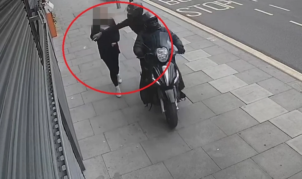 To historia, która brzmi jak scenariusz filmu sensacyjnego, ale wydarzyła się naprawdę. Jeden skradziony iPhone doprowadził londyńską policję na trop międzynarodowego gangu, który w ciągu roku wysłał do Chin aż 40 tysięcy kradzionych smartfonów. To największa tego typu operacja w historii Wielkiej Brytanii. Jak wyglądała akcja od kuchni? 