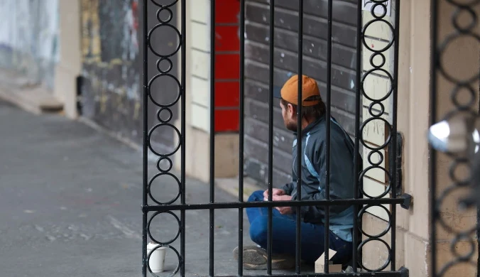 Europejski kraj deportuje bezdomnych na potęgę. Na czele Polacy