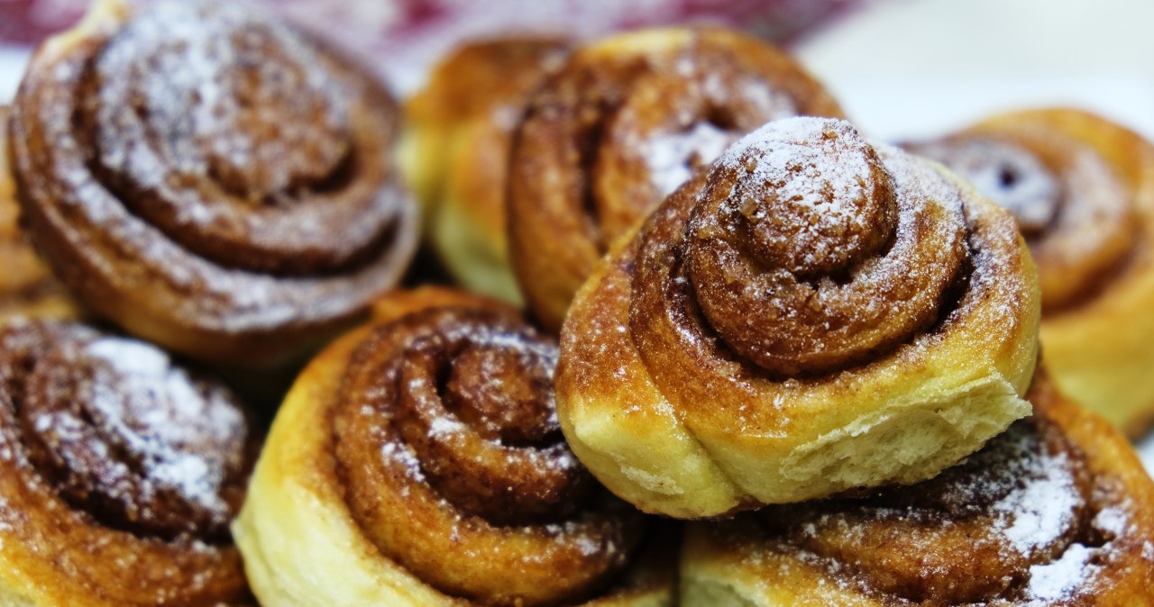 Biją na głowę tradycyjne cynamonki. Te drożdżówki podbiją twoją kuchnię