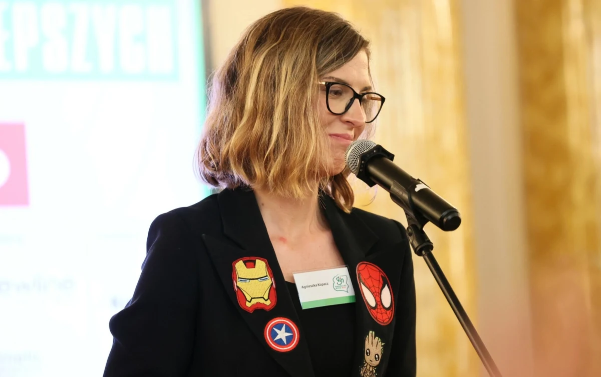 Agnieszka Kopacz została Nauczycielem Roku 2025. To nauczycielka języka polskiego i informatyki w I Liceum Ogólnokształcącym z Oddziałami Mistrzostwa Sportowego im. Marii Skłodowskiej-Curie w Sopocie. 