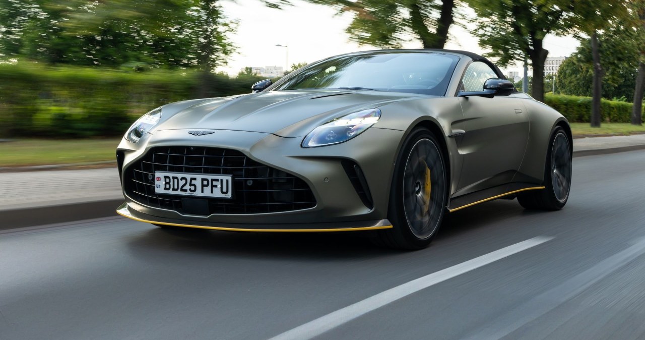Aston Martin Vantage Roadster chociaż z V8, to jeździ jak elektryk. I ma najszybszy dach wiadomości,aktualności,Interia Aston Martin Vantage Roadster chociaż z V8, to jeździ jak elektryk. I ma najszybszy dach