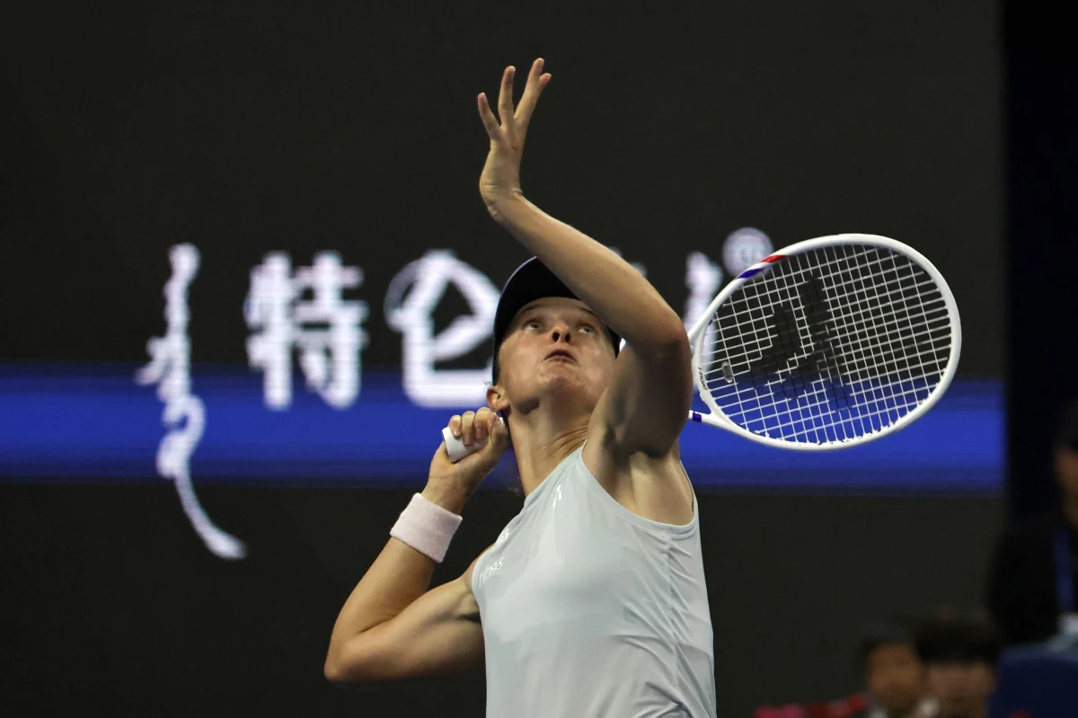 Iga Świątek pokonała Czeszkę Marie Bouzkovą 6:1, 6:1 i awansowała do 1/8 finału turnieju WTA 1000 na twardych kortach w Wuhan w Chinach. Spotkanie trwało godzinę i 19 minut. 24-letnia Polka w Wuhan gra po raz pierwszy w karierze.