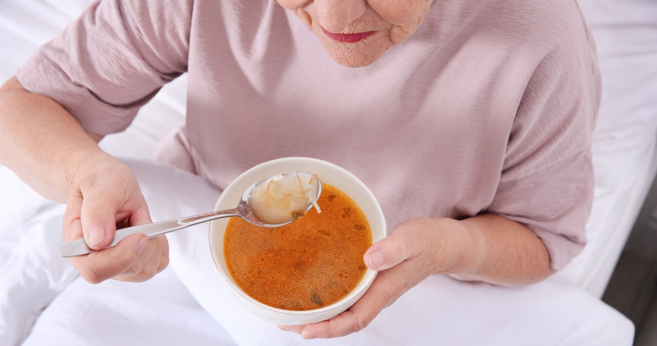 Jedz na zdrowie stawów. Ta dieta wzmacnia, regeneruje i łagodzi ból