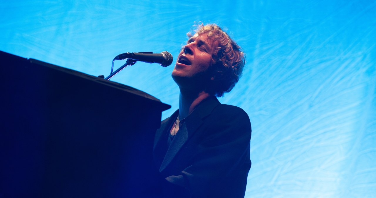 Tom Odell ponownie wystąpi w Krakowie! "Czuję się bardzo związany z Polską"