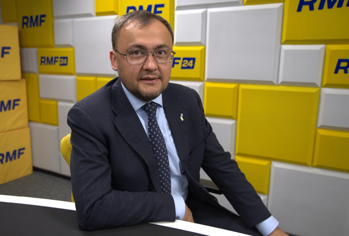 "W naszym interesie jest, by bronić naszego obywatela. Nie wtrącamy się, to sprawa sądowa. Możemy tylko pokazywać, jak się bronić. Doradzają konsulowie" – powiedział w Popołudniowej rozmowie w RMF FM ambasador Ukrainy w Polsce Wasyl Bodnar o sprawie obywatela Ukrainy Wołodymyra Ż., który przebywa w polskim areszcie. Dyplomata odniósł się też do kwestii spotkania prezydentów Polski i Ukrainy. "Mam nadzieję, że w najbliższych tygodniach dojdzie do tego spotkania" – wskazał. 