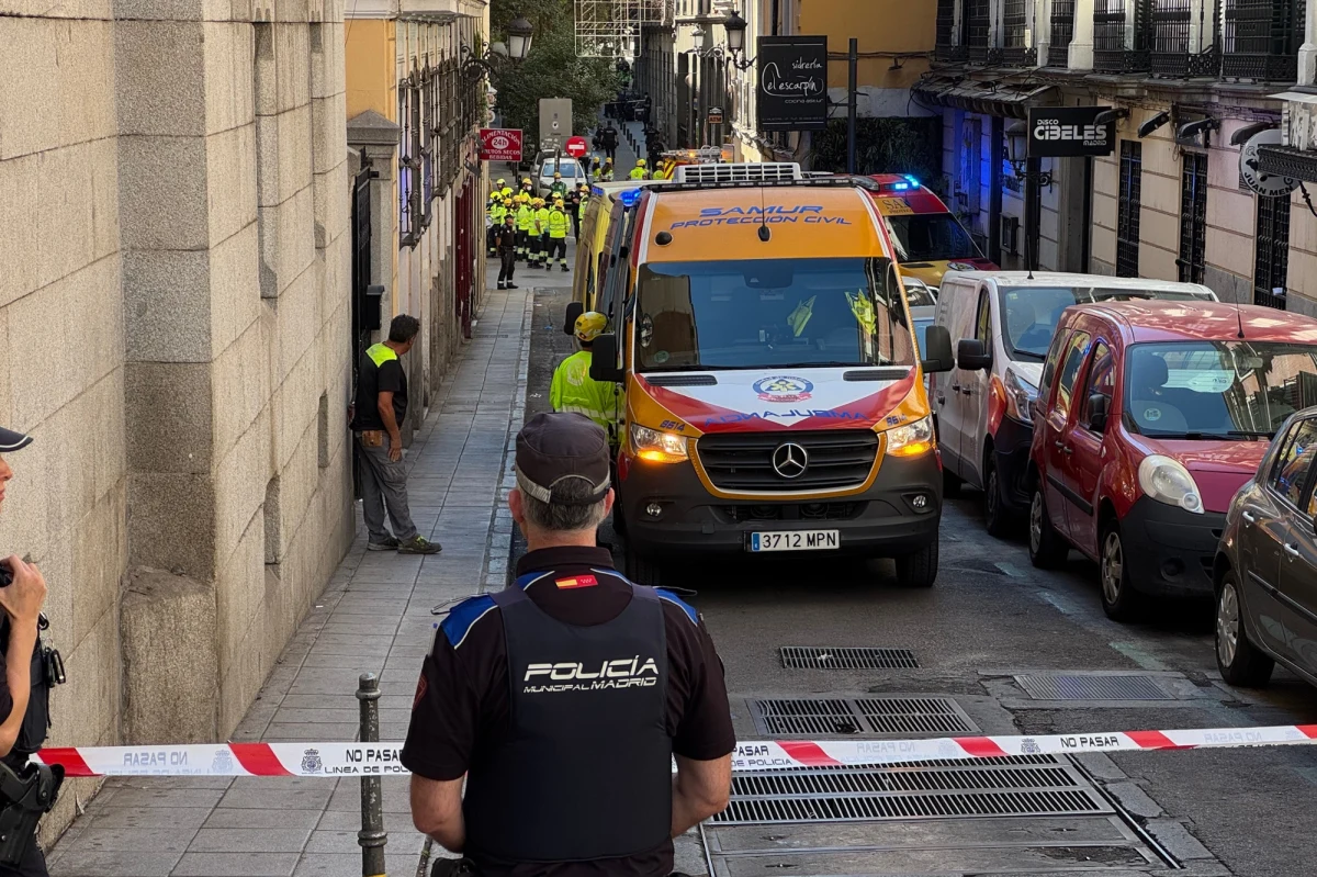 W Madrycie, niedaleko opery, zawalił się remontowany czterogwiazdkowy hotel. Służby ratunkowe odnalazły wszystkie ciała - cztery osoby nie żyją (trzech mężczyzn i jedna kobieta) - podaje hiszpański dziennik "El Pais". W chwili wypadku na placu budowy mogło pracować od 30 do 40 osób.