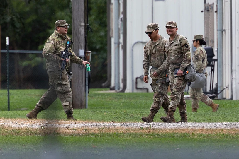Żołnierze na przedmieściach Chicago. Trump w ogniu krytyki, "sianie chaosu"