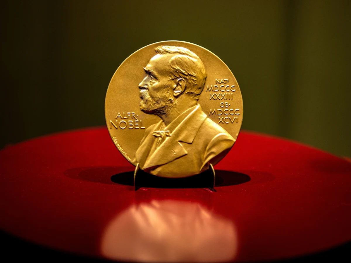 Laureat Nagrody Nobla w dziedzinie chemii zostanie ogłoszony już dziś o godz. 11:45. Kto dołączy do tego zaszczytnego grona obok m.in. Marii Skłodowskiej-Curie? Poinformuje nas o tym Królewska Szwedzka Akademia Nauk. Z kolei jutro dowiemy się, kto otrzyma Literacką Nagrodę Nobla. 