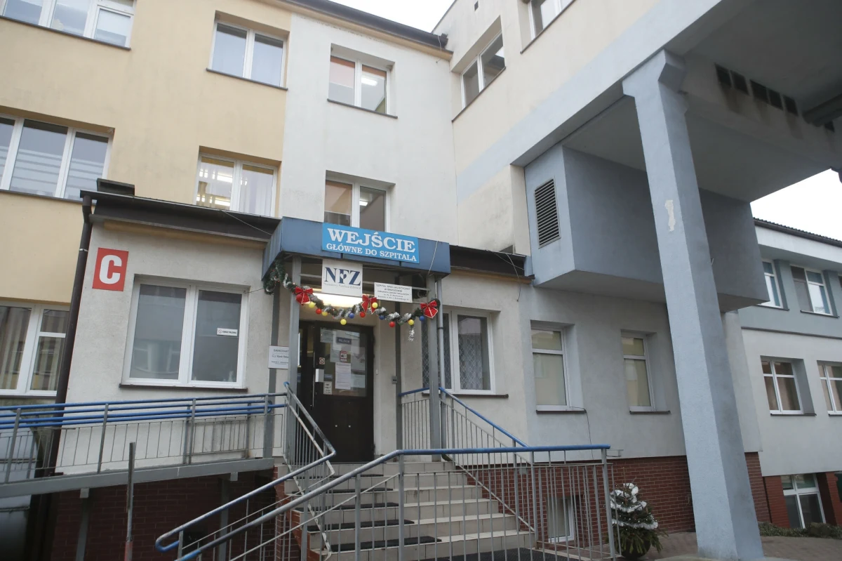 Szpital w Brzozowie (woj. podkarpackie) ma dostać prawie 300 mln zł na rozbudowę i modernizację. Dyrektor placówki wskazuje, że takiej inwestycji w miejscowości jeszcze nie było i opowiada o planowanych projektach.