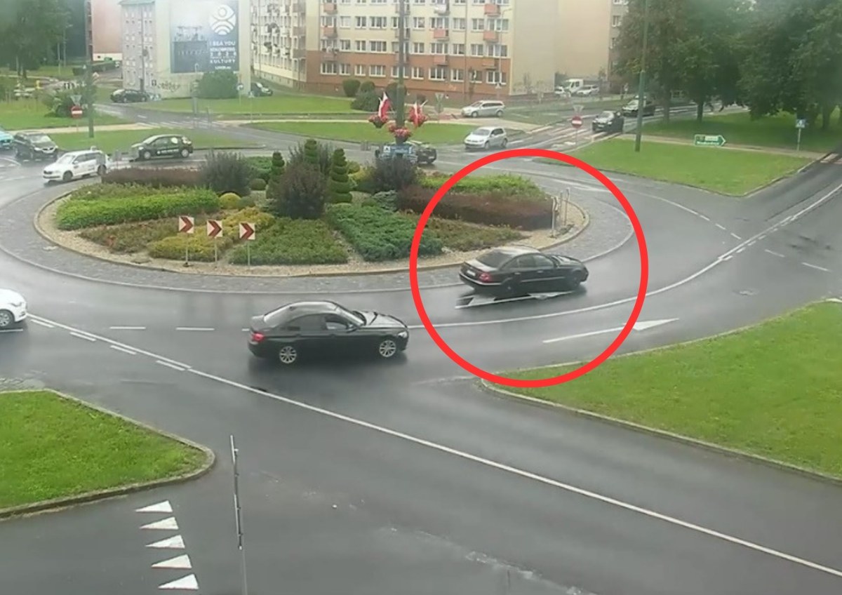 3 tys. zł mandatu i 10 pkt karnych dla kierowcy mercedesa. Naganny manewr [FILM]