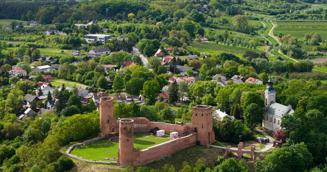 Rzut beretem od Warszawy. Piękna trasa spacerowa zwieńczona zamkiem
