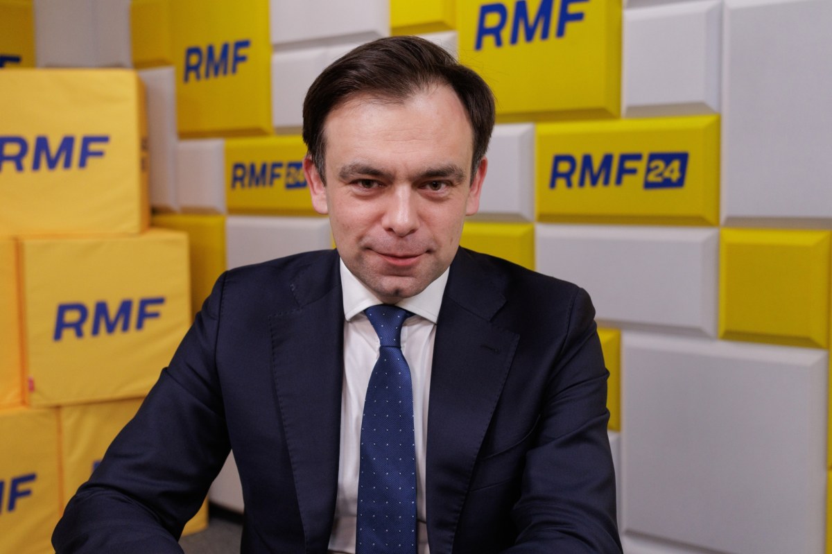 800 plus zostanie wycofane? Minister Domański powiedział to wprost