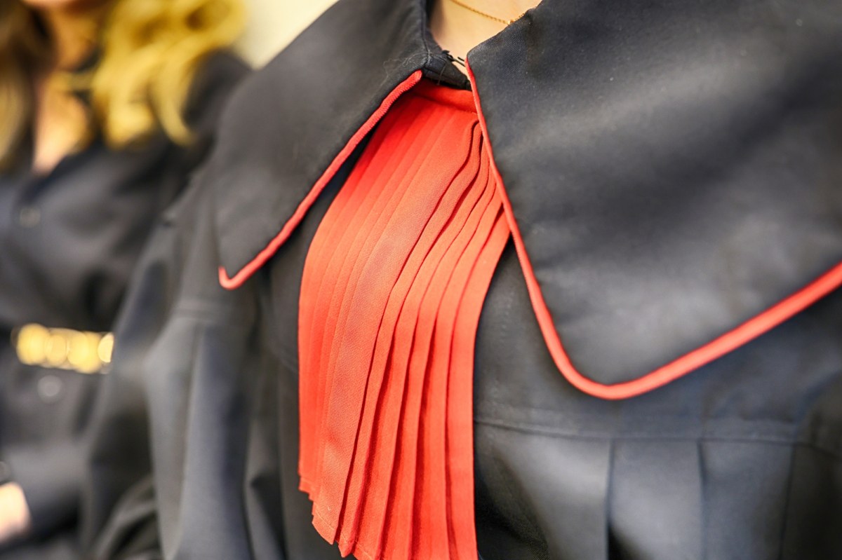 Noworodek zakopany żywcem na posesji. Szokujące ustalenia prokuratury