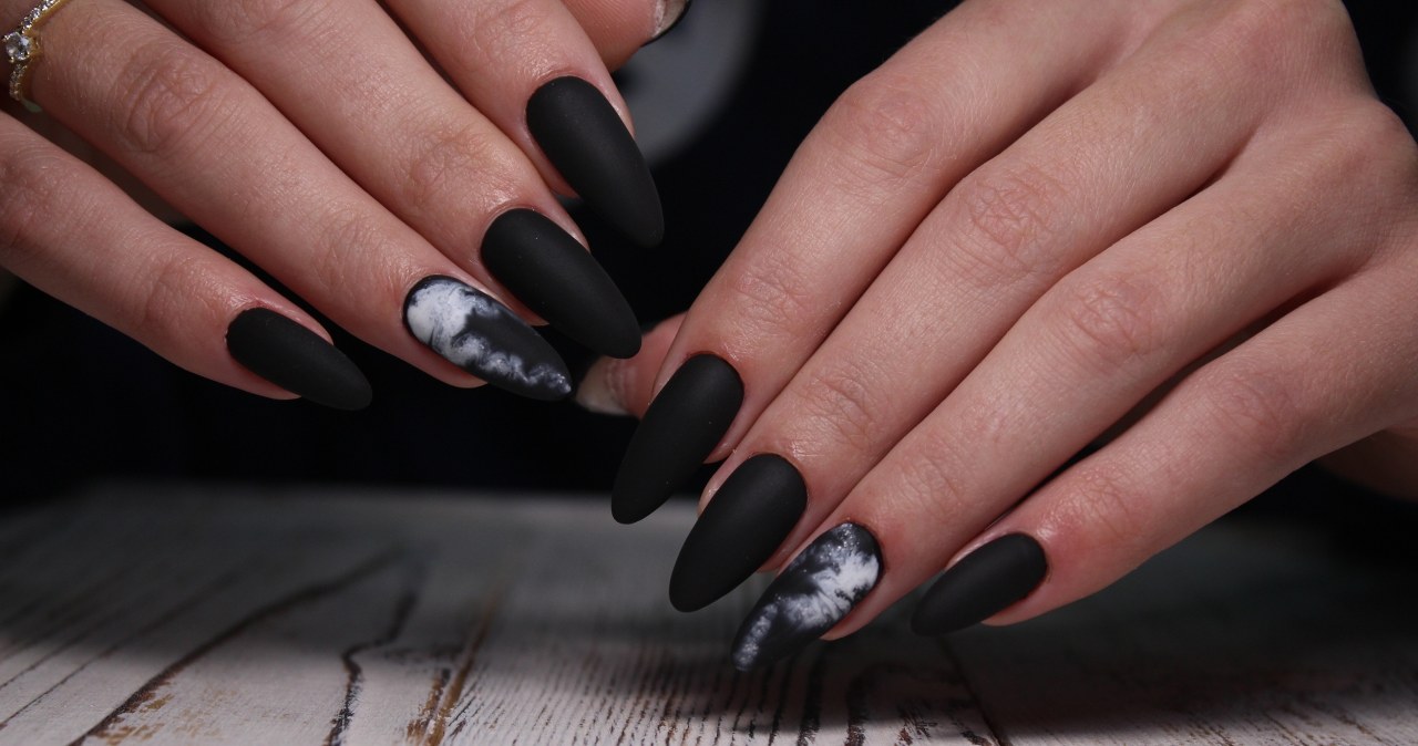 Już nie czerwień na paznokciach. To będzie upiorny hit w 2025 roku