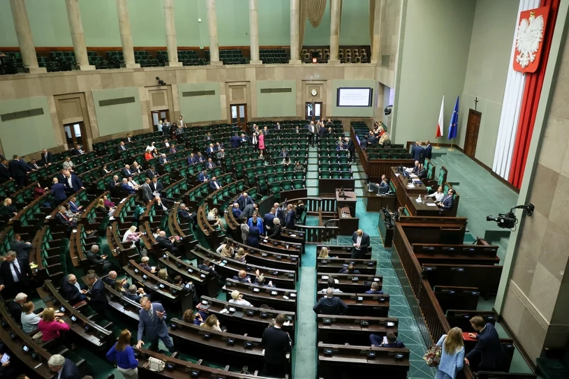 Duża przewaga w sondażu. Tę partię od miejsca drugiego dzieli 10 pkt. proc.