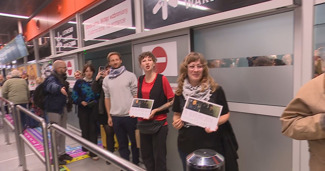 Zatrzymani Polacy wrócili z Izraela. Wśród nich poseł Sterczewski