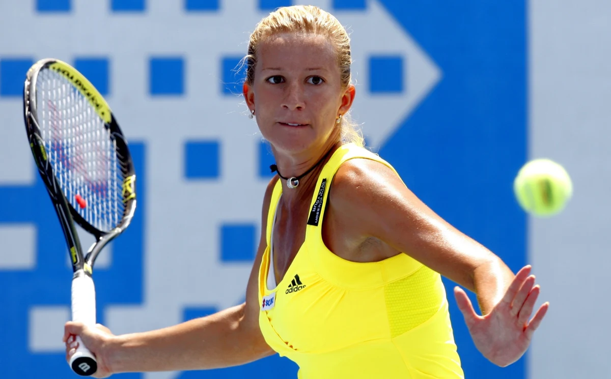 Marta Domachowska wraca wspomnieniami do czasów, które na zawsze odcisnęły piętno na jej życiu i karierze. W podcaście "Breakpoint" była tenisistka opowiedziała o kulisach wieloletniego sporu sądowego ze swoim byłym sponsorem. Stawka? Milion złotych i konieczność oddawania niemal połowy zarobków.