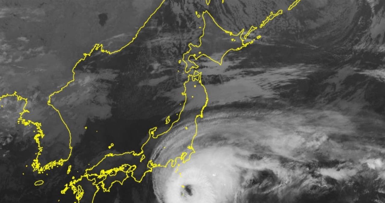 Potężny tajfun uderzył w Japonię. Władze wydały ostrzeżenie
