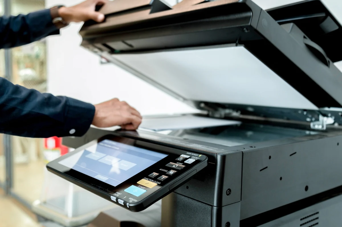 Jest akt oskarżenia wobec Tomasza L. - byłego pracownika Urzędu Stanu Cywilnego w Warszawie. Mężczyzna jest oskarżony o szpiegostwo oraz przekroczenie uprawnień funkcjonariusza publicznego.