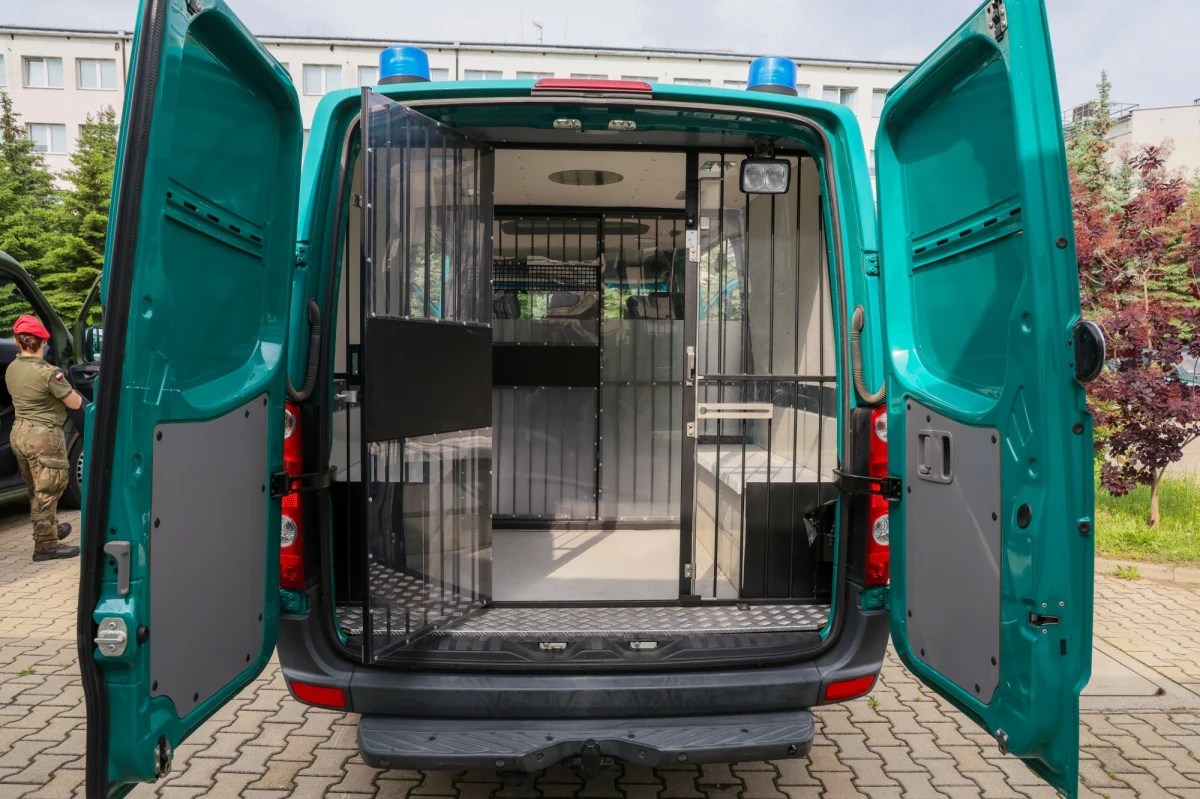 45-letni żołnierz zawodowy z Elbląga Marcin K. usłyszał zarzuty w sprawie kradzieży paliwa z jednostki. Przypomnijmy - mężczyzna został zatrzymany w poniedziałek po pościgu ulicami miasta. Żandarmeria musiała użyć broni.