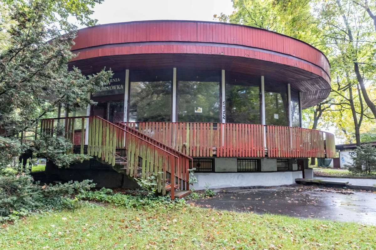 Rusza gruntowny remont Jordanówki – zabytkowego, ale i zrujnowanego pawilonu gastronomicznego znajdującego się tuż przy głównym wejściu do krakowskiego parku Jordana. Budynek zachowa charakterystyczną bryłę i detale architektoniczne. Zakończenie prac zaplanowano na listopad przyszłego roku.