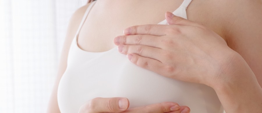 Co 26 minut, jedna Polka słyszy diagnozę - rak piersi. Choć to najczęstszy nowotwór złośliwy u kobiet – to jednak jeden z najlepiej rokujących, jeśli zostanie wykryty na wczesnym etapie, bo daje nawet 90 proc. szans na całkowite wyleczenie. Główny Inspektorat Sanitarny przypomina, że październik jest Miesiącem Świadomości Raka Piersi. Specjaliści apelują o to, żeby nie odkładać badań profilaktycznych.