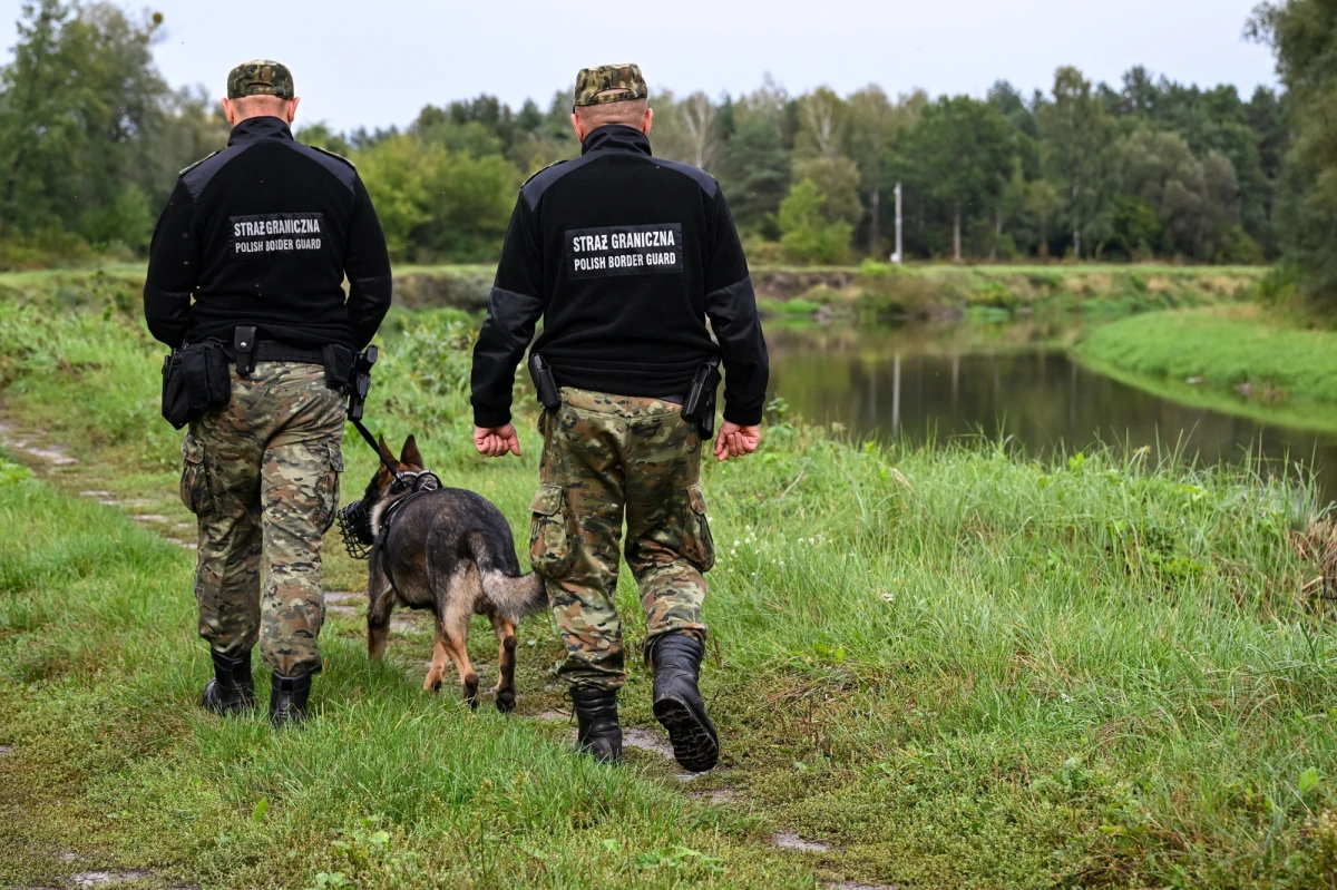 Straż graniczna ujęła ośmiu migrantów podczas nielegalnego przekraczania granicy na Bugu w woj lubelskim. To Afgańczycy, którzy przeprawili się do Polski pontonem. Wszyscy opuścili już nasz kraj.
