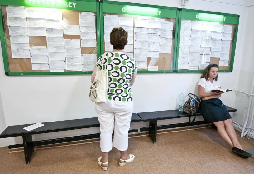 Mają fach i doświadczenie, ale firmy ich nie chcą. Wszystko z jednego powodu